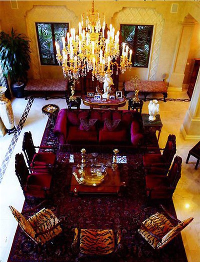 cuoc song trong biet thu 300 ti cua hoa hau giau nhat vn hinh anh 7