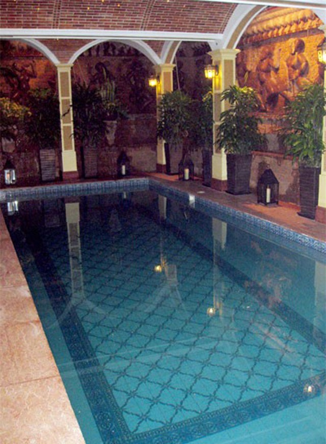 cuoc song trong biet thu 300 ti cua hoa hau giau nhat vn hinh anh 8