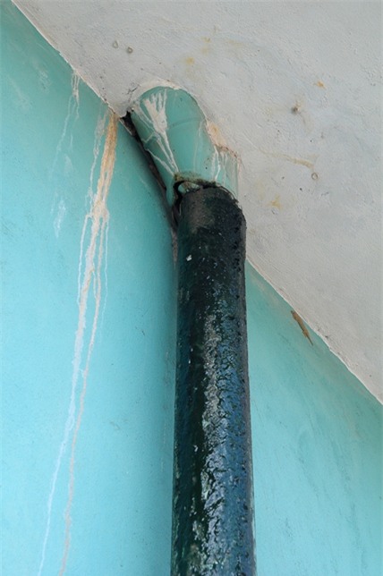 thang máy chung cu te liẹt, trẻ nhỏ 