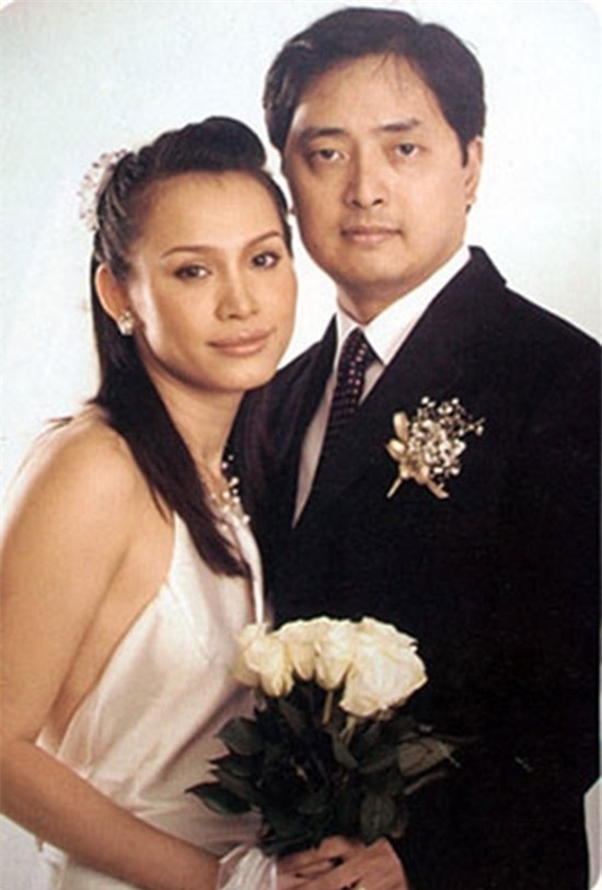 Năm 2004, Ngọc Khánh lên xe hoa với một luật sư có tiếng tại TP.HCM. Tuy nhiên, 5 năm sau, cuộc hôn nhân này đổ vỡ do chồng của Ngọc Khánh rơi vào vòng lao lí. Năm 2010, Ngọc Khánh sang Mỹ và bắt đầu chặng hành trình mới trong cuộc sống. Vượt qua mọi định kiến về tuổi tác, bất đồng ngôn ngữ, văn hóa, Ngọc Khánh đã hoàn thành tốt khóa học.