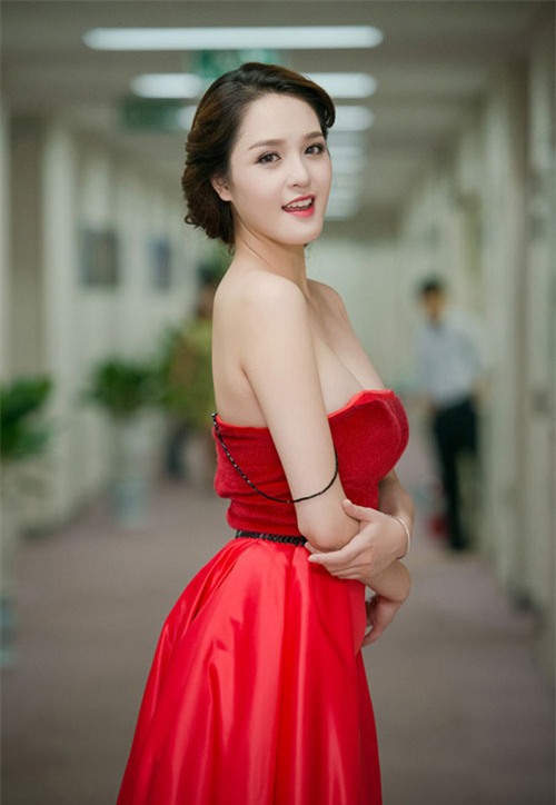 nhung hoa hau, a hau giam can than toc truoc gio 