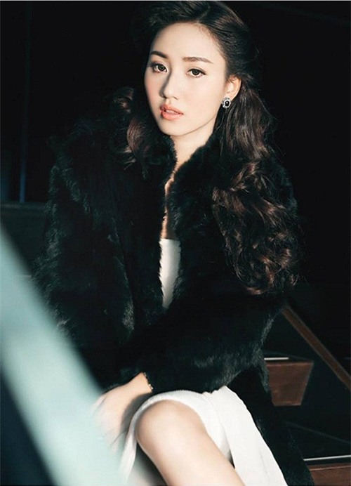 nhung hoa hau, a hau giam can than toc truoc gio