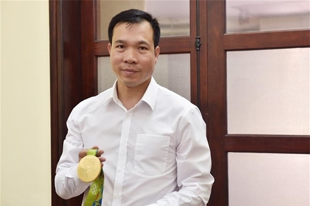 Hoang Xuan Vinh trich tien thuong gay quy tu thien hinh anh 1