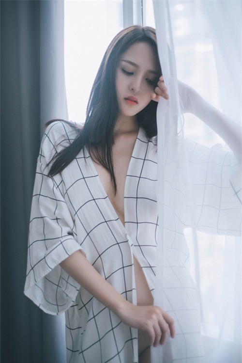 nhung hoa hau, a hau giam can than toc truoc gio 