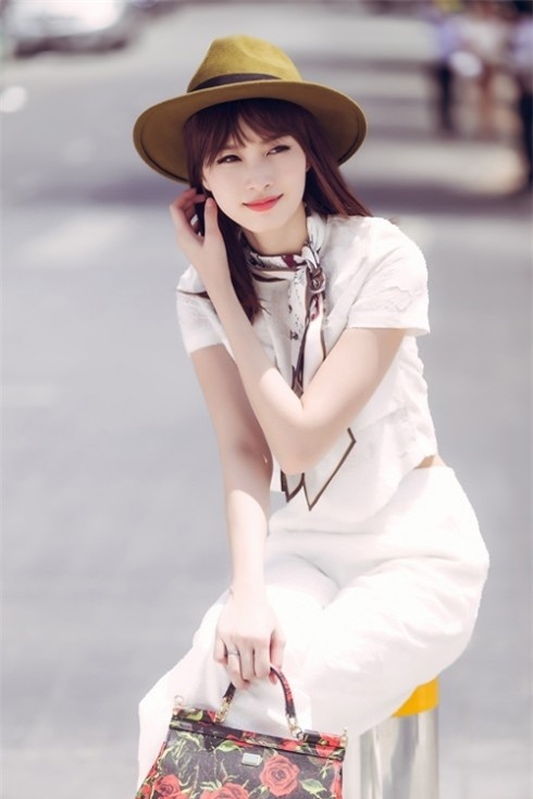 Thu Thảo từngvướng nghi án học trung cấp, sau đó BTC Hoa hậu Việt Nam đính chính thông tin người đẹp đã thi đỗ hệ cao đẳng Đại học Tây Đô. - Tin sao Viet - Tin tuc sao Viet - Scandal sao Viet - Tin tuc cua Sao - Tin cua Sao