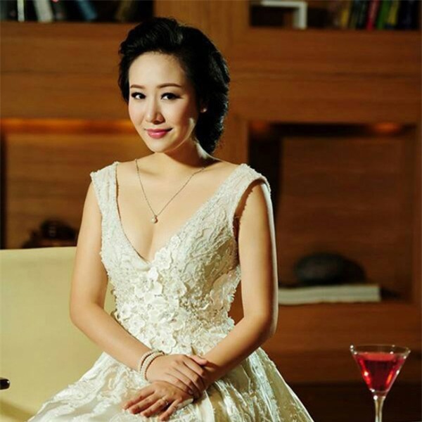 Sinh ra trong gia đình truyền thống hiếu học, ngay từ khi còn nhỏ, Ngô Phương Lan đã chứng tỏ bản thân là học sinh ưu tú. - Tin sao Viet - Tin tuc sao Viet - Scandal sao Viet - Tin tuc cua Sao - Tin cua Sao