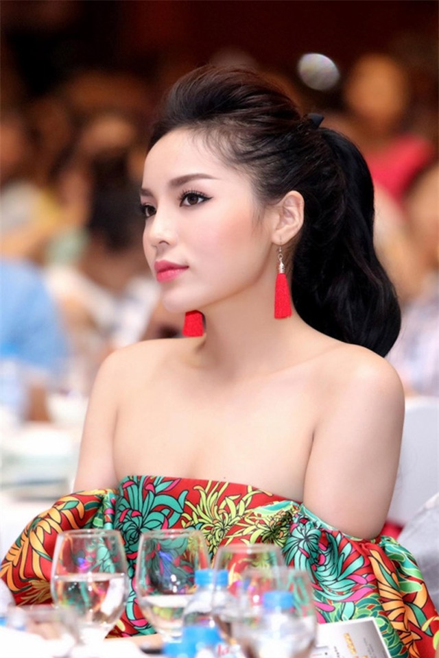 hoa hau my linh va 9 sao viet bang tuoi: ai goi cam hon? hinh anh 10