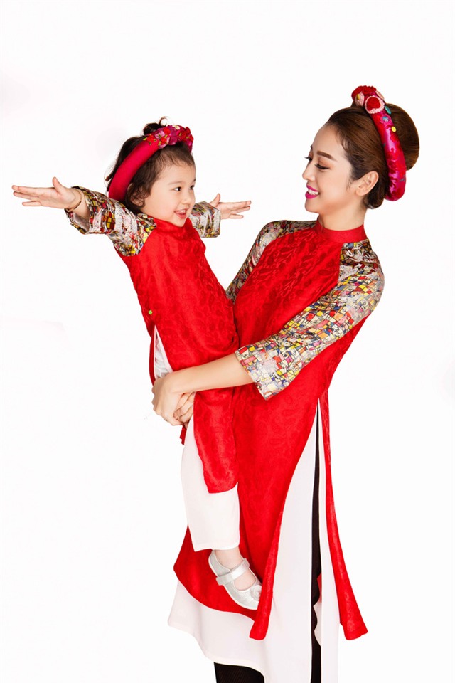 Jennifer Phạm chụp ảnh với con gái trước khi có em bé thứ 3 - Ảnh 2.