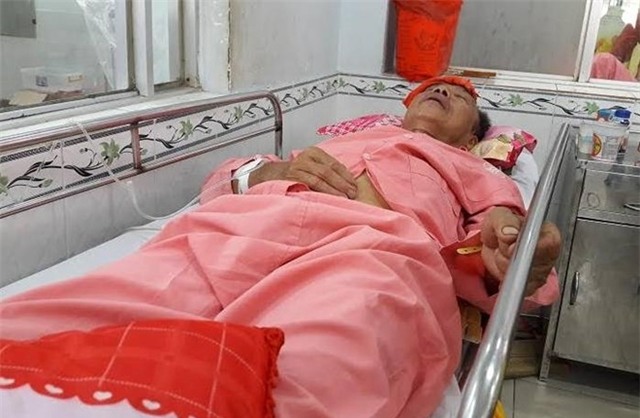 Gia dinh con dau danh cha chong chan thuong so nao hinh anh 1