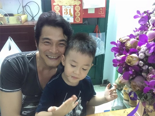 Quách Ngọc Ngoan khoe ảnh hạnh phúc mừng sinh nhật con trai - Ảnh 1.