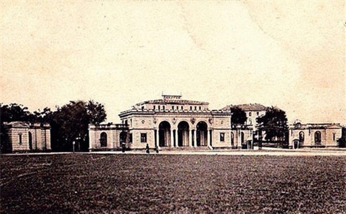 ai dat ten quang truong ba dinh? - 1