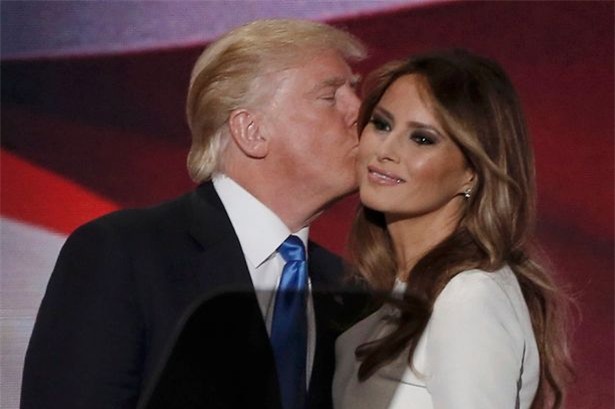 
Tỉ phú Trump và bà Melania tại Đại hội Đảng Cộng hòa hồi tháng 7. Ảnh: Reuters
