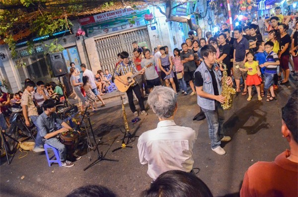 8 lý do tuyệt vời để đi chơi cuối tuần ở tuyến phố đi bộ Hồ Gươm 13