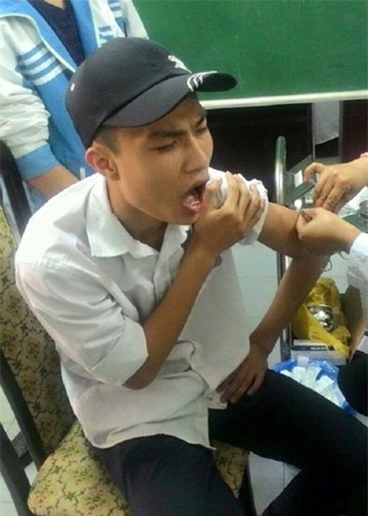 Chị ơi nhẹ tay thôi, em mỏng manh dễ vỡ lắm đó.