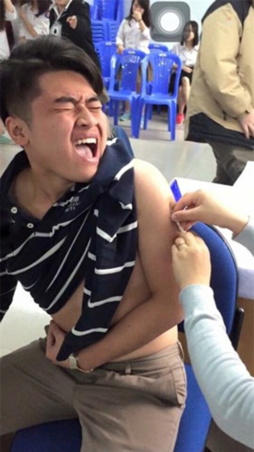 Nước mắt đàn ông không rơi từng giọt màchỉ rơi thành dòng thôi nha.