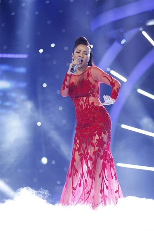 vietnam idol: thu minh dien vay long lay, bat ngo hat tang khan gia - 6