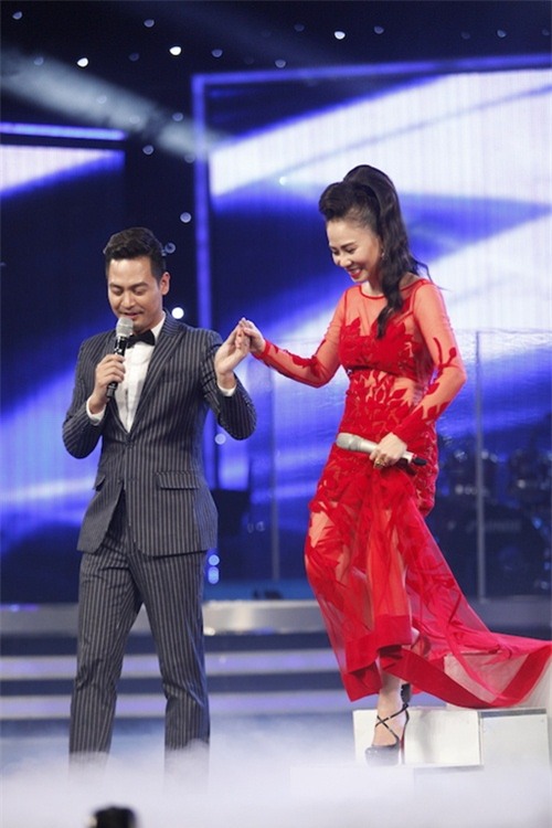 vietnam idol: thu minh dien vay long lay, bat ngo hat tang khan gia - 8