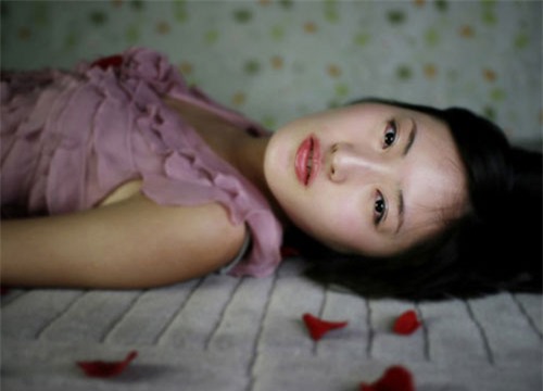 am anh phim den de doa doi song chan goi cua vo chong toi - 1