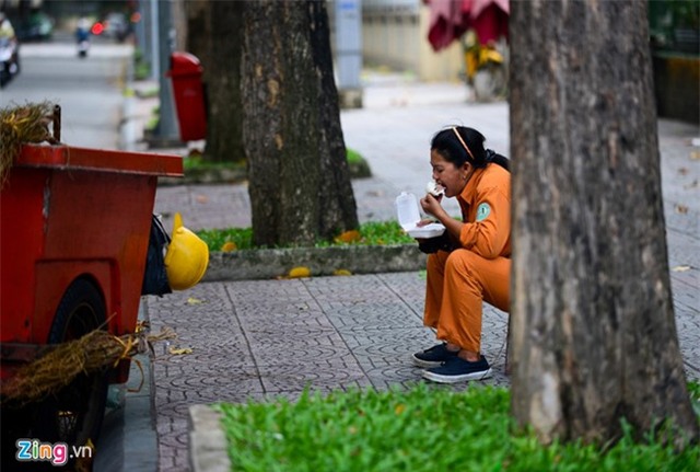 Những người không nghỉ lễ ở Sài Gòn - Ảnh 7.