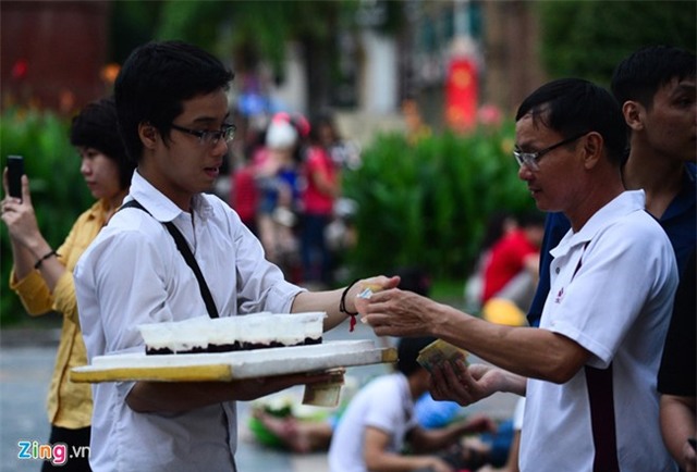 Những người không nghỉ lễ ở Sài Gòn - Ảnh 9.