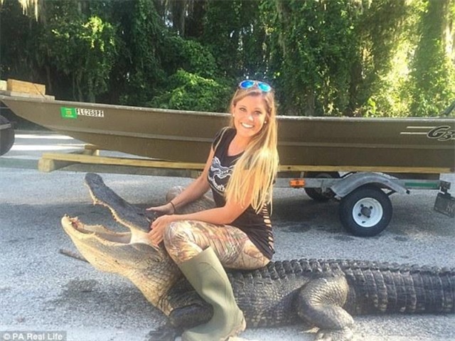 Cô gái xinh đẹp có niềm đam mê mãnh liệt với bộ môn săn bắt cá sấu - Ảnh 10.
