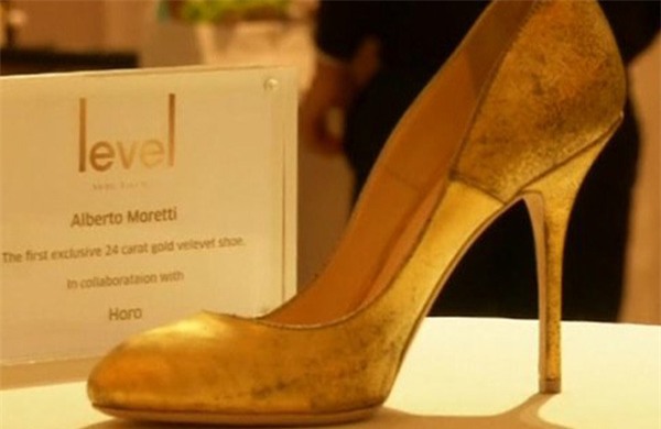 giày vàng, đôi giày đắt nhất thế giới, đôi giày băng kim cương, giới đại gia,