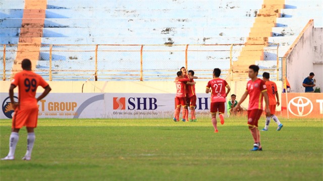 Các cầu thủ Sài Gòn vượt lên dẫn trước nhưng rốt cuộc họ là những người thất bại ở Chi Lăng