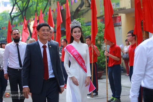 Hoa hậu Mỹ Linh xuất hiện rạng rỡ tham dự lễ khai giảng tại trường Việt Đức - Ảnh 11.
