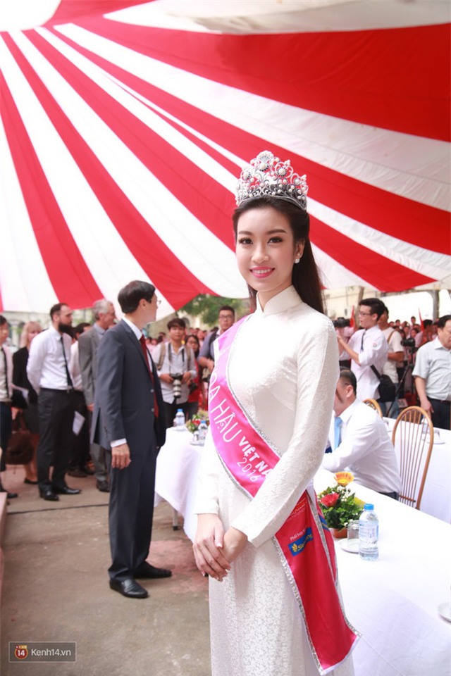 Hoa hậu Mỹ Linh xuất hiện rạng rỡ tham dự lễ khai giảng tại trường Việt Đức - Ảnh 16.