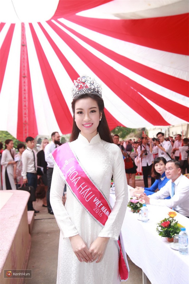Hoa hậu Mỹ Linh xuất hiện rạng rỡ tham dự lễ khai giảng tại trường Việt Đức - Ảnh 17.
