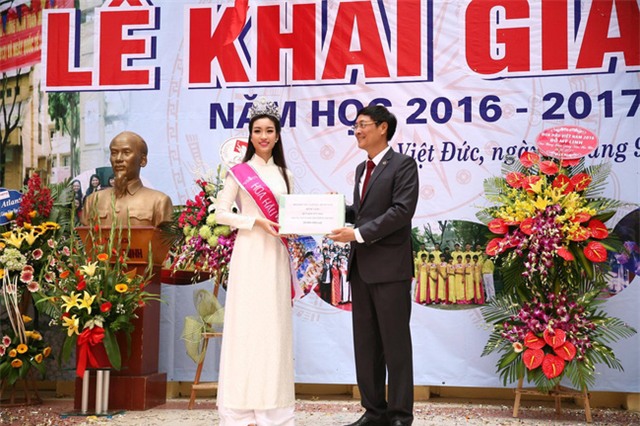Hoa hậu Mỹ Linh xuất hiện rạng rỡ tham dự lễ khai giảng tại trường Việt Đức - Ảnh 25.