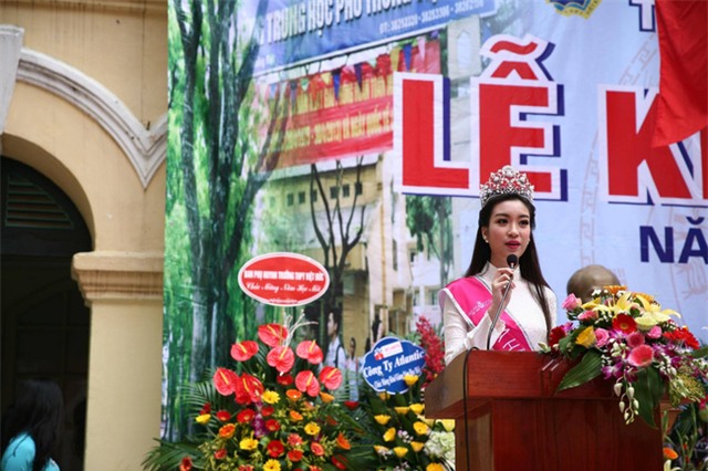 Hoa hậu Mỹ Linh xuất hiện rạng rỡ tham dự lễ khai giảng tại trường Việt Đức - Ảnh 26.