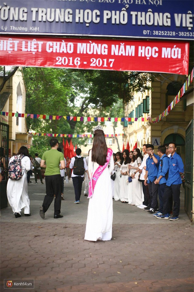 Hoa hậu Mỹ Linh xuất hiện rạng rỡ tham dự lễ khai giảng tại trường Việt Đức - Ảnh 3.