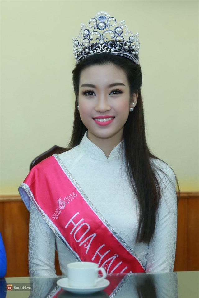Hoa hậu Mỹ Linh xuất hiện rạng rỡ tham dự lễ khai giảng tại trường Việt Đức - Ảnh 5.