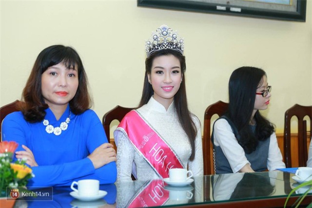 Hoa hậu Mỹ Linh xuất hiện rạng rỡ tham dự lễ khai giảng tại trường Việt Đức - Ảnh 6.