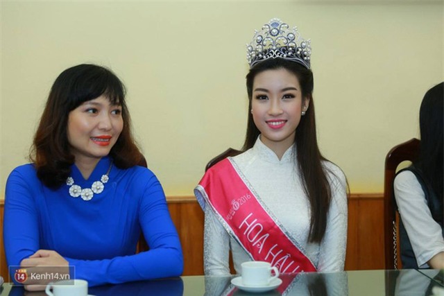 Hoa hậu Mỹ Linh xuất hiện rạng rỡ tham dự lễ khai giảng tại trường Việt Đức - Ảnh 9.