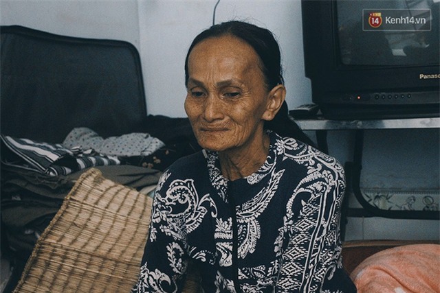 Vợ Việt chồng Tây hơn 20 năm lang thang Sài Gòn, bán vé số nuôi con trai thiểu năng - Ảnh 12.