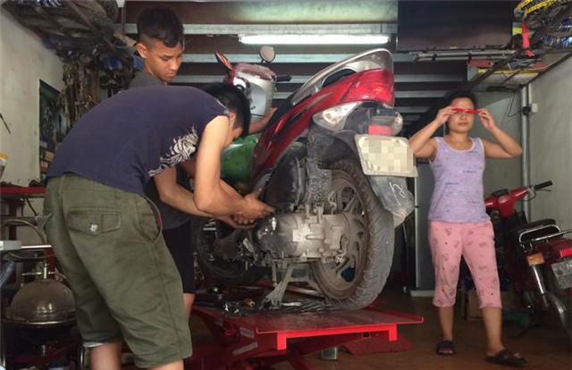 xe tay ga, xe máy tay ga, xe tay ga chết máy giữa đường, xe ga thay nhầm dầu xe số