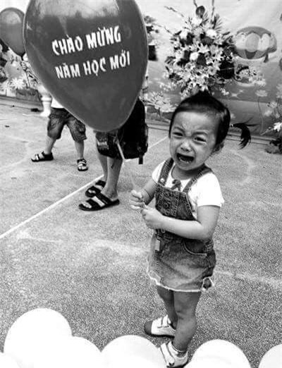 Gương mặt trước và sau ngày khai giảng của cô bé này cho thấy sự thật phũ phàng khi phải đi học - Ảnh 3.