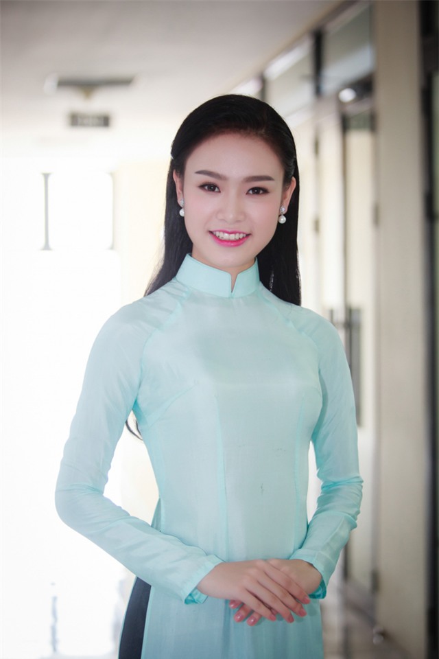 Phùng Bảo Ngọc Vân giành giải thưởng Người đẹp Truyền thông. Cô cũng là học sinh của ĐH Ngoại Thương.