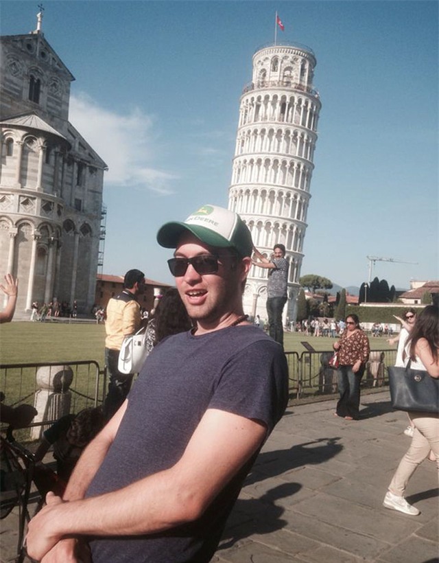 Đến quỳ anh chàng troll khách du lịch đang chụp ảnh với tháp nghiêng Pisa - Ảnh 3.