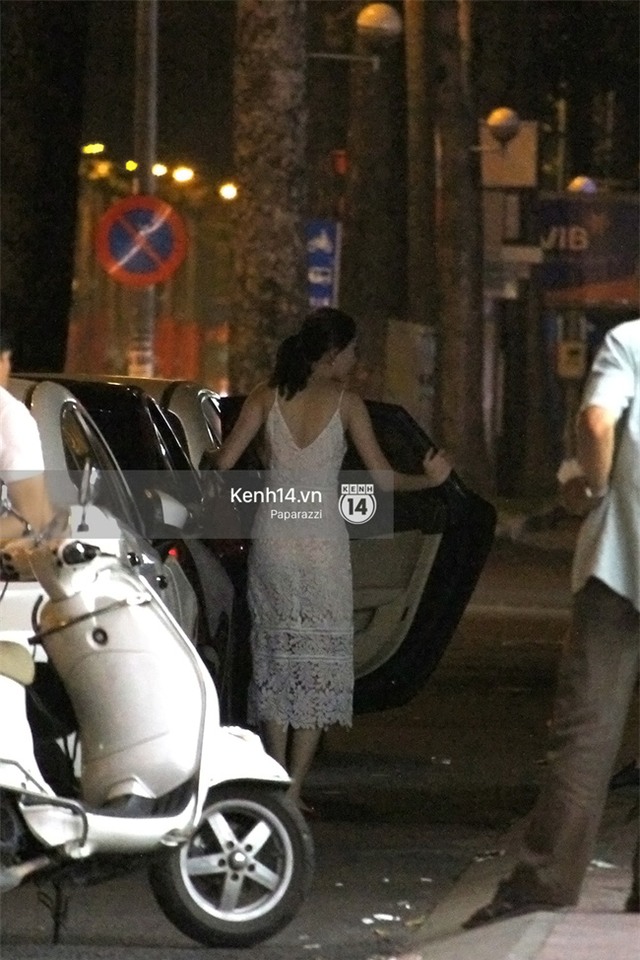 Hoa hậu Thu Thảo diện váy trắng, thoải mái ngồi ăn ốc trên lề đường - Ảnh 10.