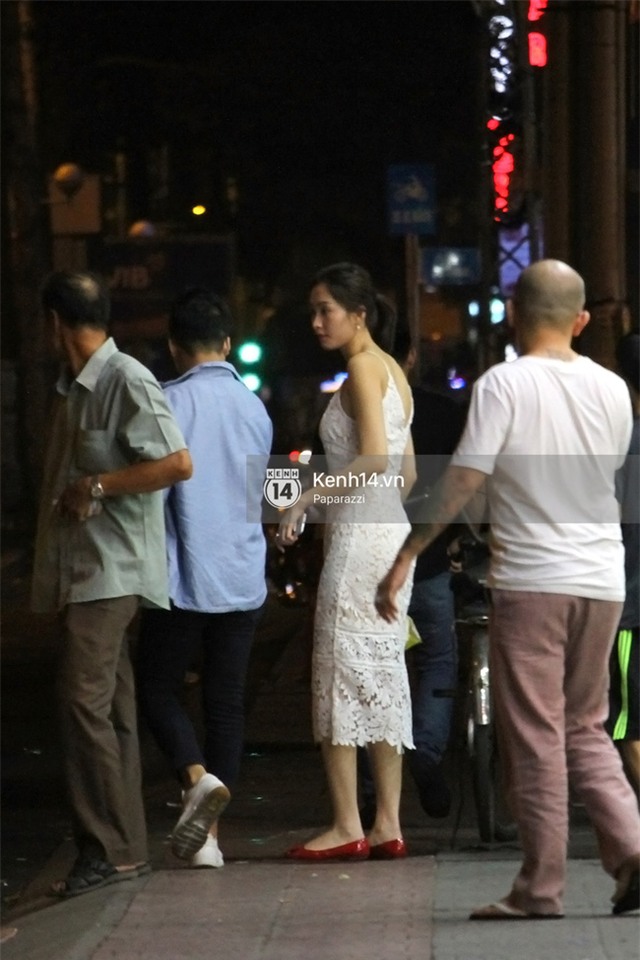 Hoa hậu Thu Thảo diện váy trắng, thoải mái ngồi ăn ốc trên lề đường - Ảnh 7.