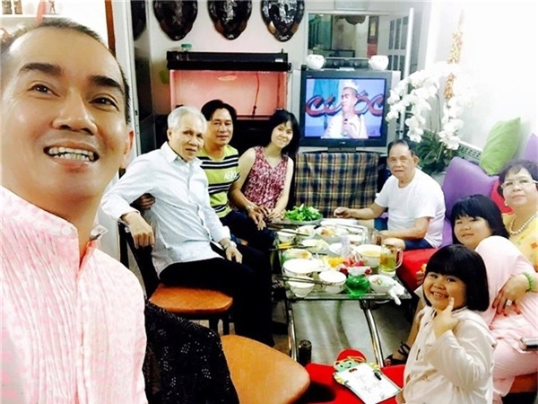 Những bức ảnh hiếm hoi của Minh Thuận bên người cha hơn 100 tuổi - Tin sao Viet - Tin tuc sao Viet - Scandal sao Viet - Tin tuc cua Sao - Tin cua Sao