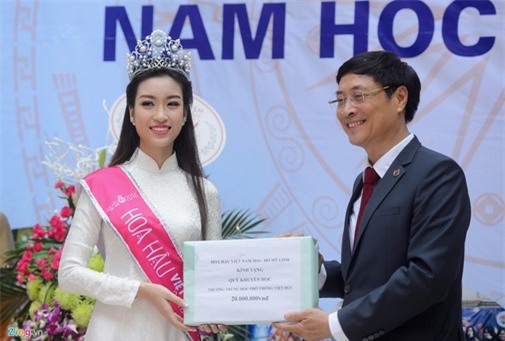 Cùng về thăm trường hậu đăng quang, Đỗ Mỹ Linh lại khác Kỳ Duyên đến thế này - Ảnh 15.
