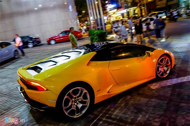 Cuong Do La lai sieu xe Huracan tren duong Sai Gon hinh anh 2