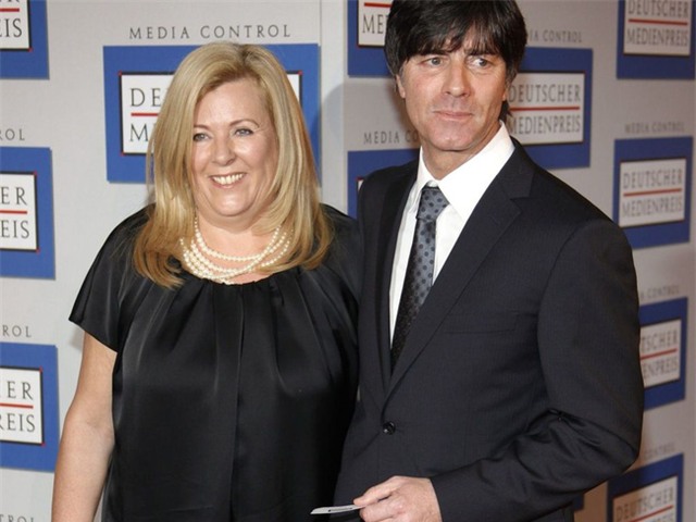 Alessandro Nesta - Gabriella Pagnozzi và 6 cặp đũa lệch nổi tiếng nhất làng túc cầu - Ảnh 6.