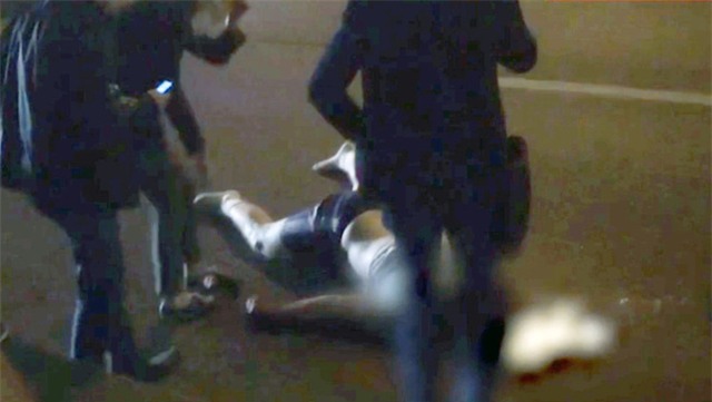 Nga: Chàng trai từ bỏ ý định tự tử nhưng không may trượt chân ngã từ cầu xuống đường chết thảm - Ảnh 2.