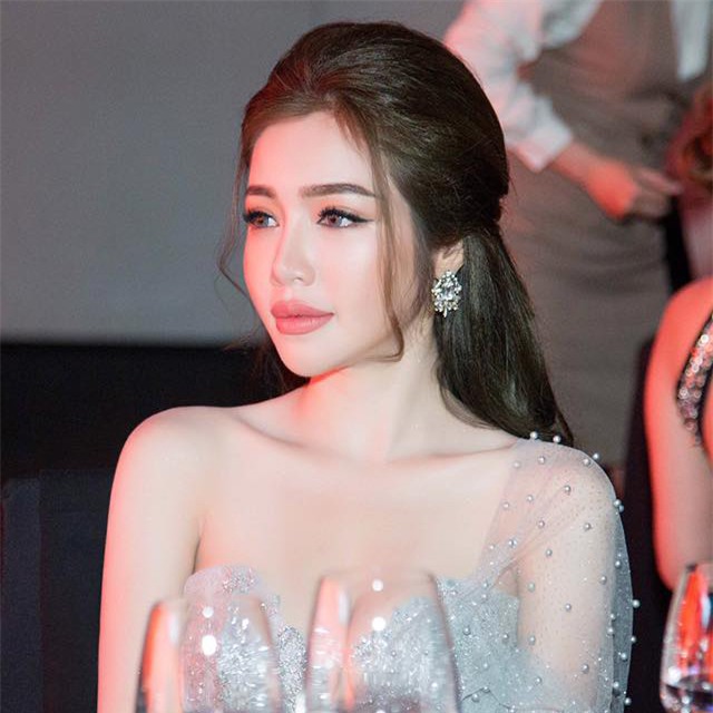 Trước khi có Kỳ Duyên gia nhập, hội môi tều của Vbiz gồm những ai? - Ảnh 11.