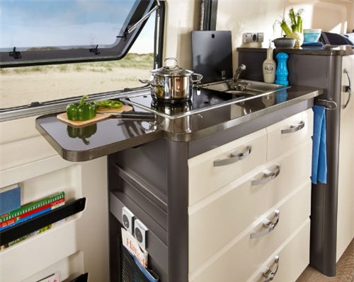 phat them xe du lich 2017 hobby vantana cho nguoi giau hinh anh 1